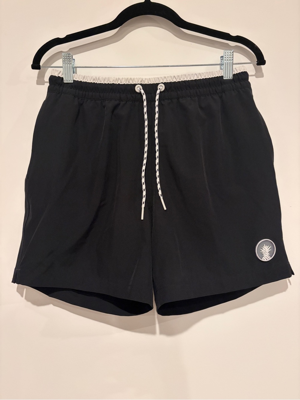 Chubbies Size Small Black The Capes 5.5 Inch Inseam Pineapple Patch Swim Trunks